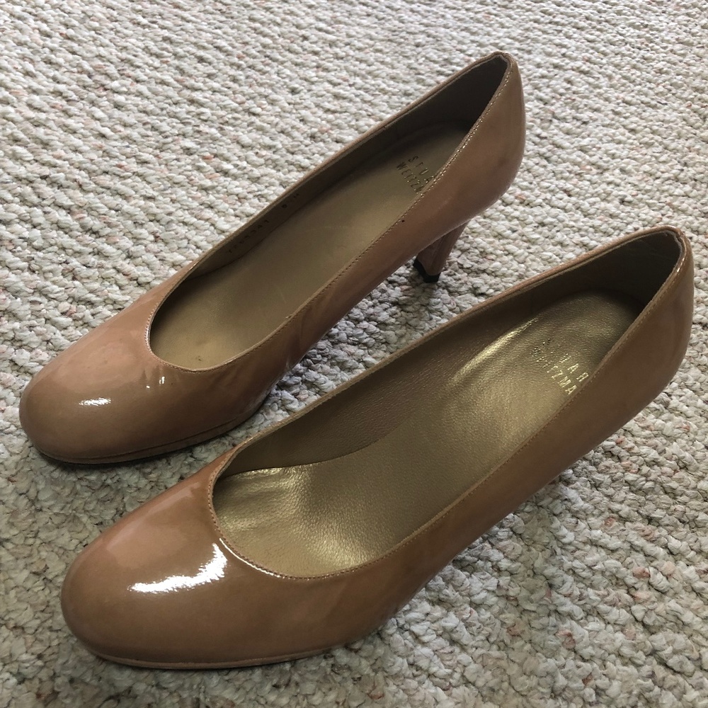 Stuart Weitzman Patent Leather Round toe neutral Pumps